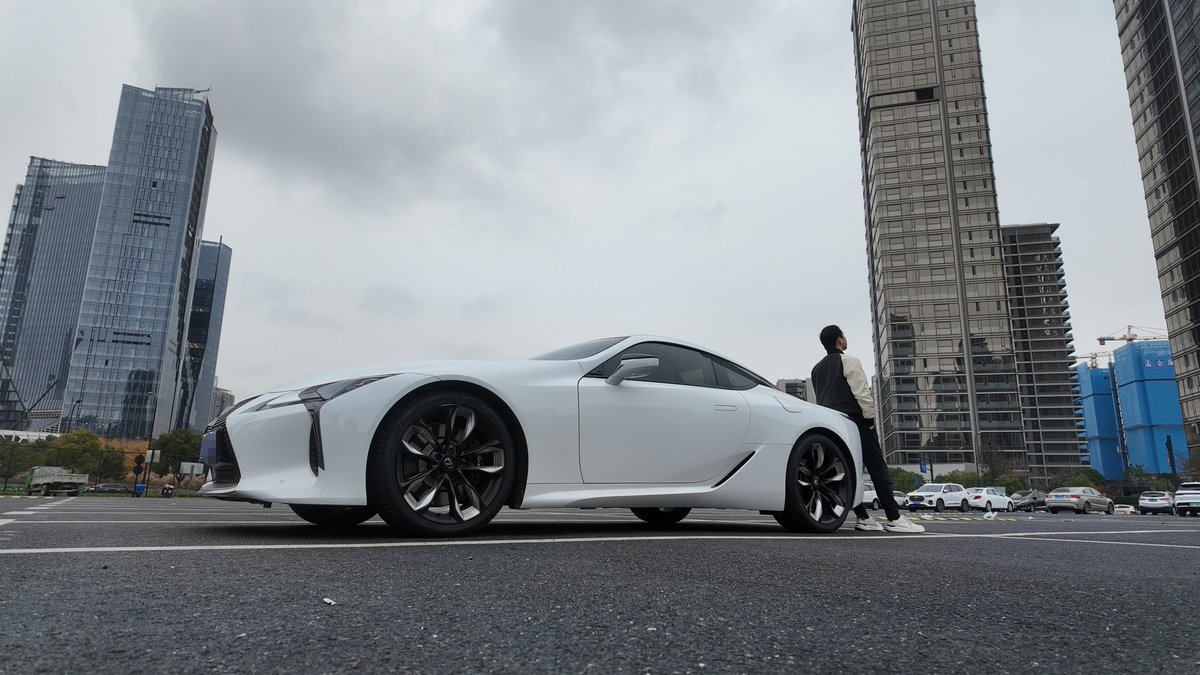 这一轮绝大多数人期待的大牛市没有到来，所以现在很不甘心，觉得牛市还在。