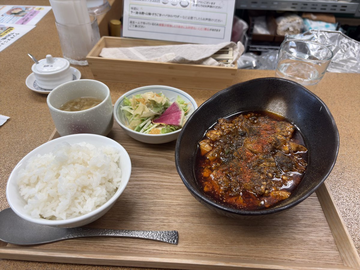 お昼は今年初のチャイニーズキッチンSAKAMOTOさんで麻婆豆腐定食の辛め🌶
⁡
久しぶりやけど安定の美味さでガツンと来る辛さが最高😋
⁡
腹パン完食でした🙏
⁡