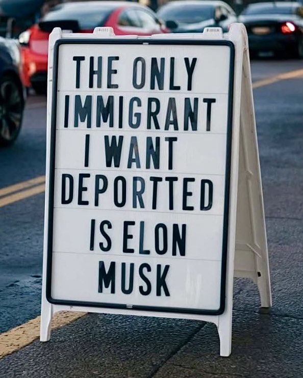 Julia3131's tweet image. Here's why. ELON is a Nazi racist from Apartheid South Africa who's exporting his hate to America.