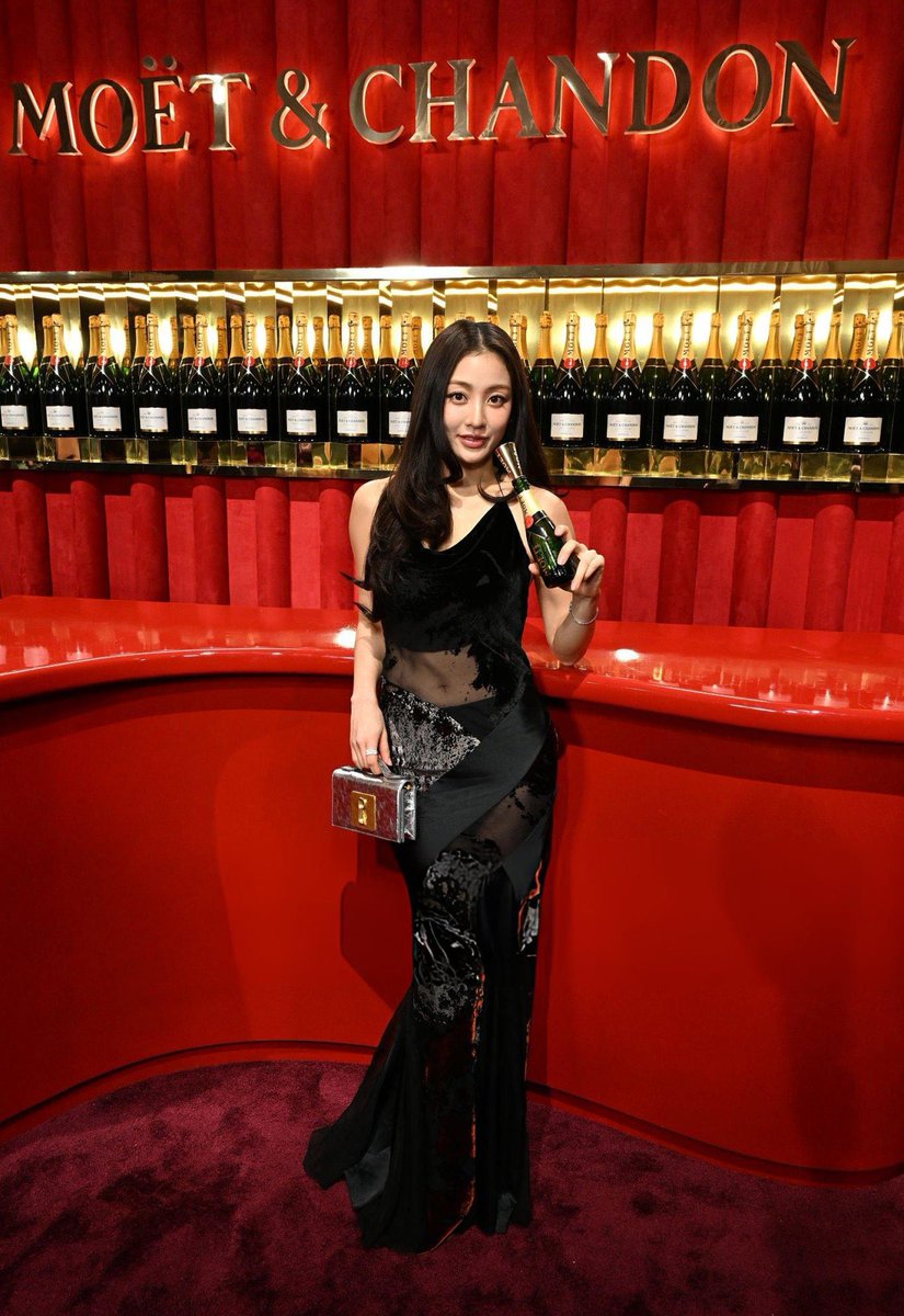npomvtt's tweet image. SOCORRO! Jihyo (TWICE) durante o Globo de Ouro 2026, para a Moët &amp;amp; Chandon.

#GoldenGlobes