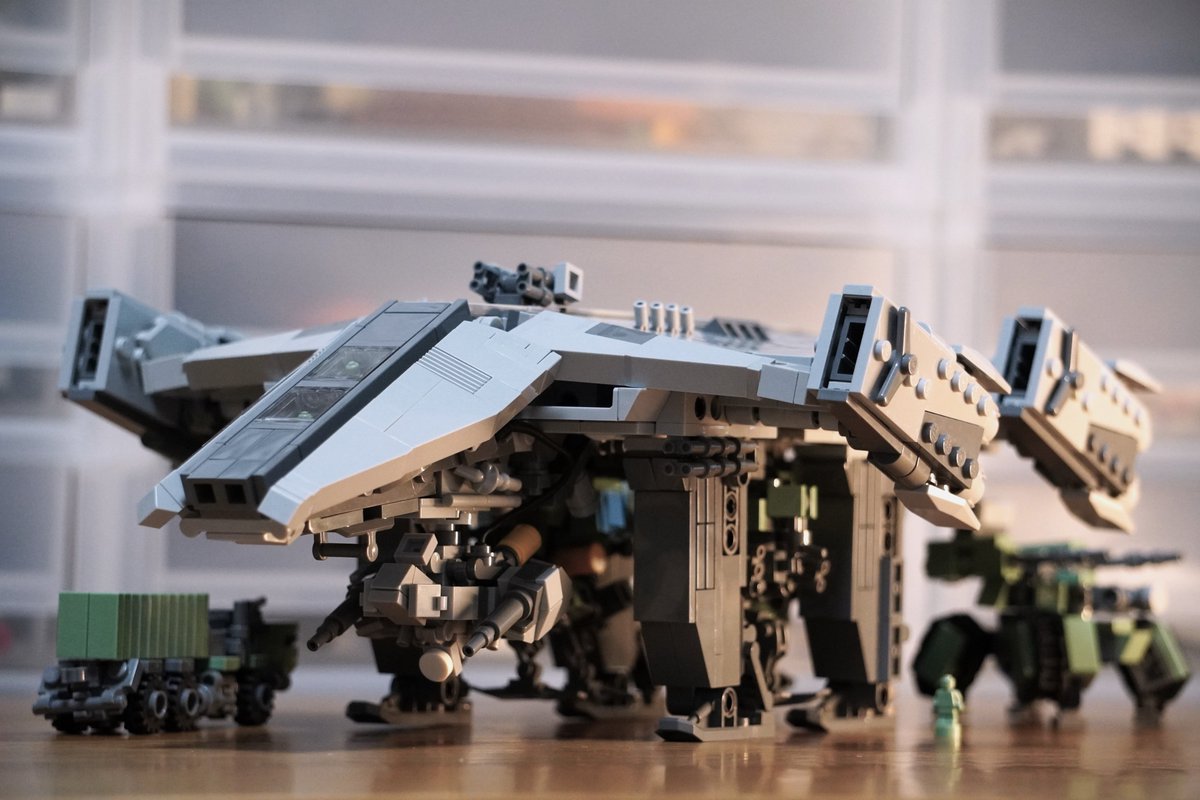 数多のSF作品を師に仰いでいる影響で、歩行戦車は空中機動能力を有するべきと信仰しているのでドロップシップを制作