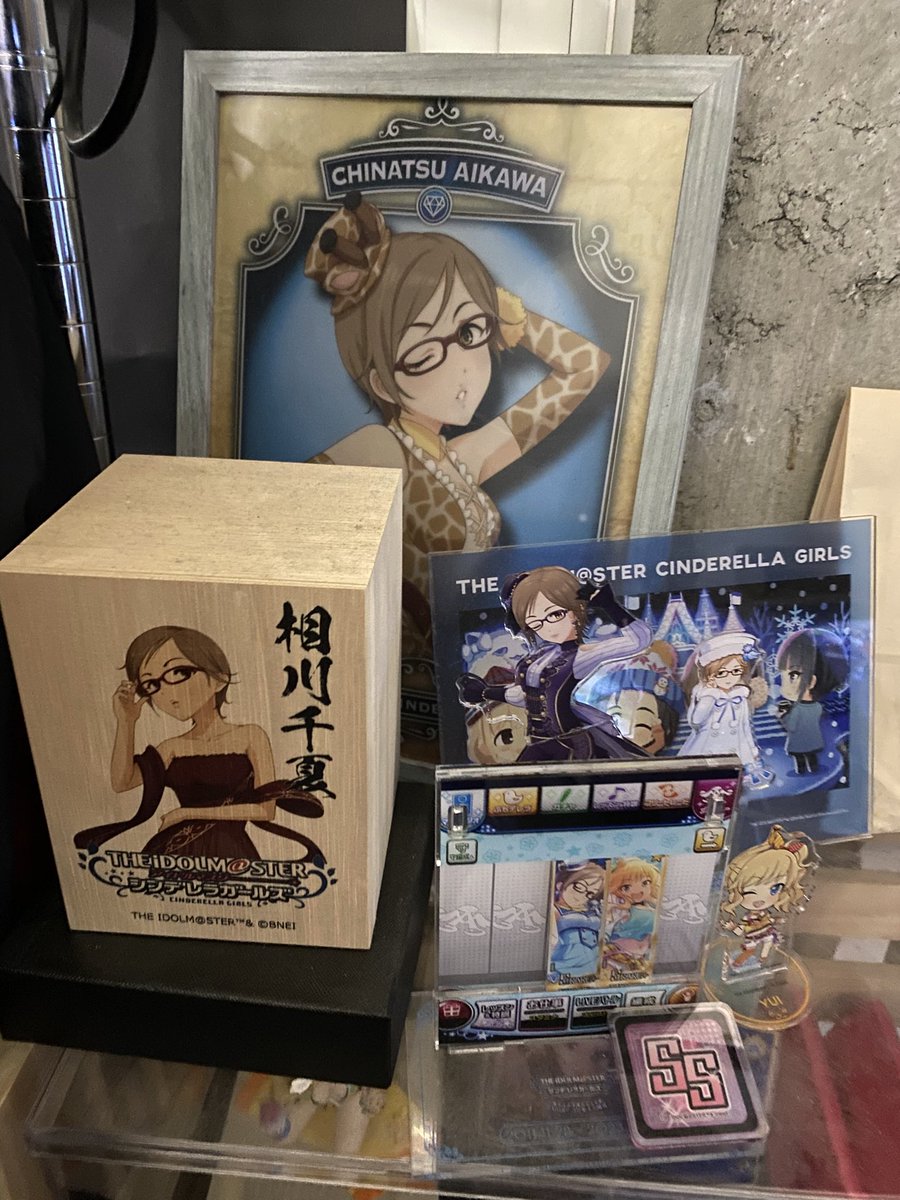 gokonya_h's tweet image. 本日は立川にありますゲームセンターWILLさんへ。この時代に3rdやエヌアイン、ヴァンパイアといった格ゲーがずらっと並ぶのは圧巻の一言。対戦イベントで忙しいなか、店長さんから色々とお話も聞かせて頂きました。祭壇もパシャリ。
次回はセイヴァーか燃えジャスの対戦会にお邪魔したいですわね…🔥