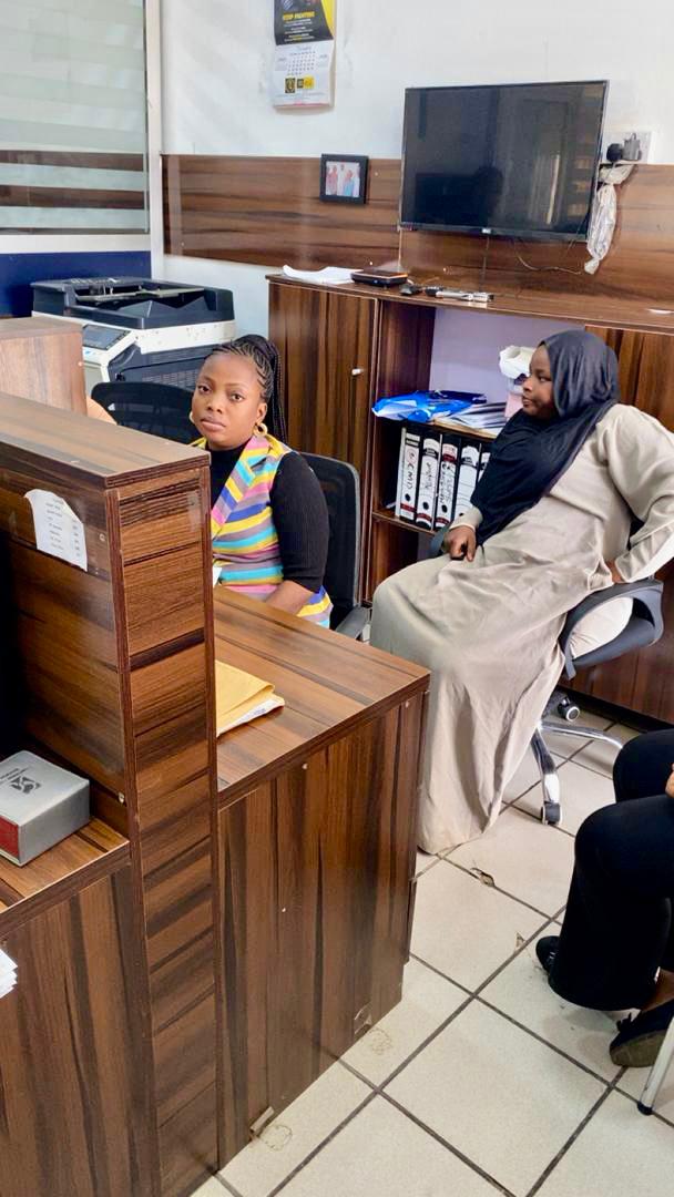 BizaraLogistics's tweet image. Our Monday meetings set the pace for smooth, reliable deliveries all week long. From planning routes to improving service, the Bizara Logistics team is always working to serve you better.

#BizaraLogistics #MondayMeeting #TeamAtWork #LogisticsLife #ReliableDeliveries #Abuja