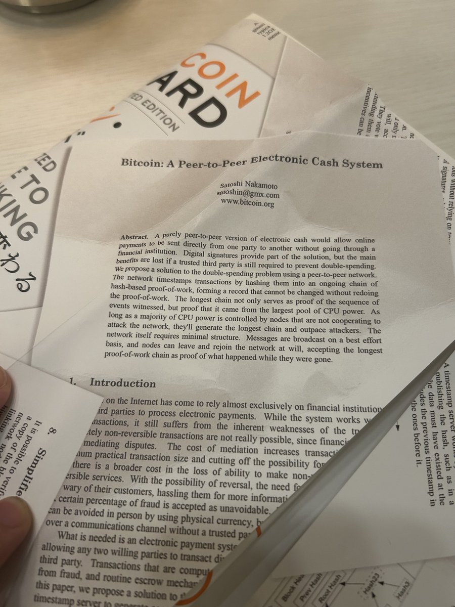ご縁がありBitcoinスタンダードの特装版を手にする機会に恵まれました！ カバーがBitcoinホワイトペーパーになっているBTC好きには嬉しい仕様です📕  少し読み始めましたが貨幣の歴史が面白すぎて続きが楽しみです ヤップ島🏝️の石貨見に行きたい☺️ @TBB_JPありがとうご ...