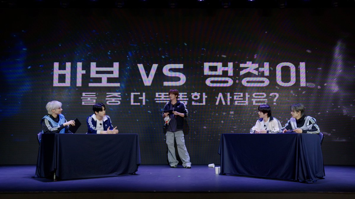 TXT_bighit's tweet image. [TO DO LIST📝]

세기의 대결! 수빈 vs 범규 
얼마나 유치하게 싸울지 기대되면 소리 질러~! 
((빨리 기다리기)))

잠시 후 오후 9시⏰ TO DO 에서 만나요!

#투모로우바이투게더 #TOMORROW_X_TOGETHER #TXT #TODO