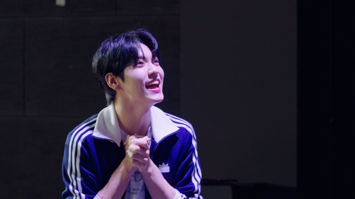 TXT_bighit's tweet image. [TO DO LIST📝]

세기의 대결! 수빈 vs 범규 
얼마나 유치하게 싸울지 기대되면 소리 질러~! 
((빨리 기다리기)))

잠시 후 오후 9시⏰ TO DO 에서 만나요!

#투모로우바이투게더 #TOMORROW_X_TOGETHER #TXT #TODO