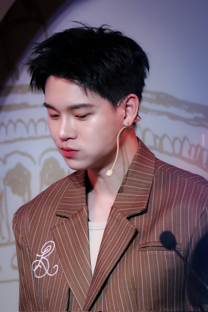หยิ่นอายุ 27 ขวบแล้ว แต่หน้าเด็กกว่าอายุมากอ่ะ ถ้ารู้จักแรกๆหรือแวบแรกเลยคงคิดว่า 24-25 ไม่เกินนี้ หรือยิ่งโตหน้ายิ่งเด็กหรอ 🤔
#yinyin_anw
