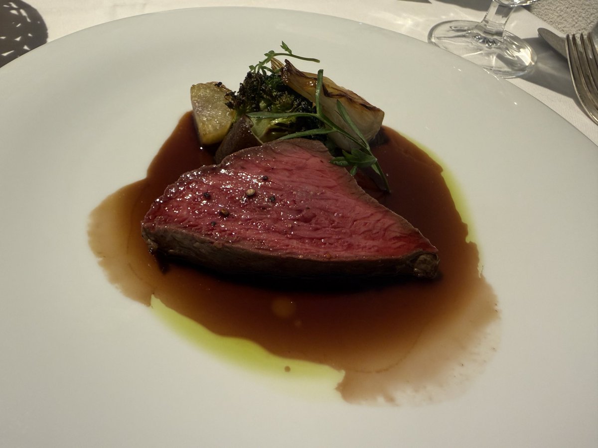 NaoSn39's tweet image. 去年から予約してたお店にランチ行ったら、つい先日バナナマンのせっかくグルメで櫻井くんと、阿部ちゃんが行った鰻屋さんの数軒となりのお店だっ😂
鰻屋さんお客さん並んでた！！
いつか行きたいな〜*ˊᵕˋ)੭
行ったお店は　#Pérouges  さん。
美味しかった✨前菜絶品！！こちらもまた行きたい😋