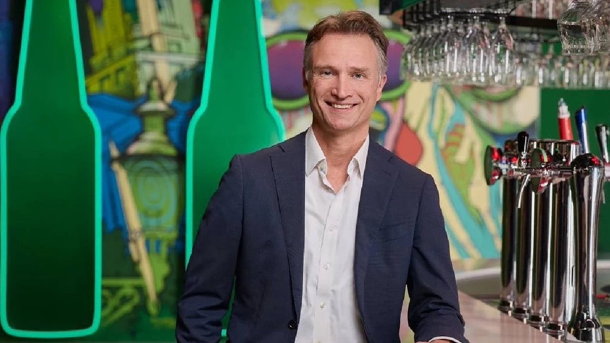 Yatırımcı baskısına dayanamayan dev şirketin CEO’su koltuğunu bırakıyor

🍺Heineken CEO’su Dolf van den Brink, zayıflayan satışlar ve artan yatırımcı baskısı sonrası 31 Mayıs’ta görevinden ayrılacak

📉Açıklamanın ardından şirket hisseleri erken işlemlerde yaklaşık %3 değer