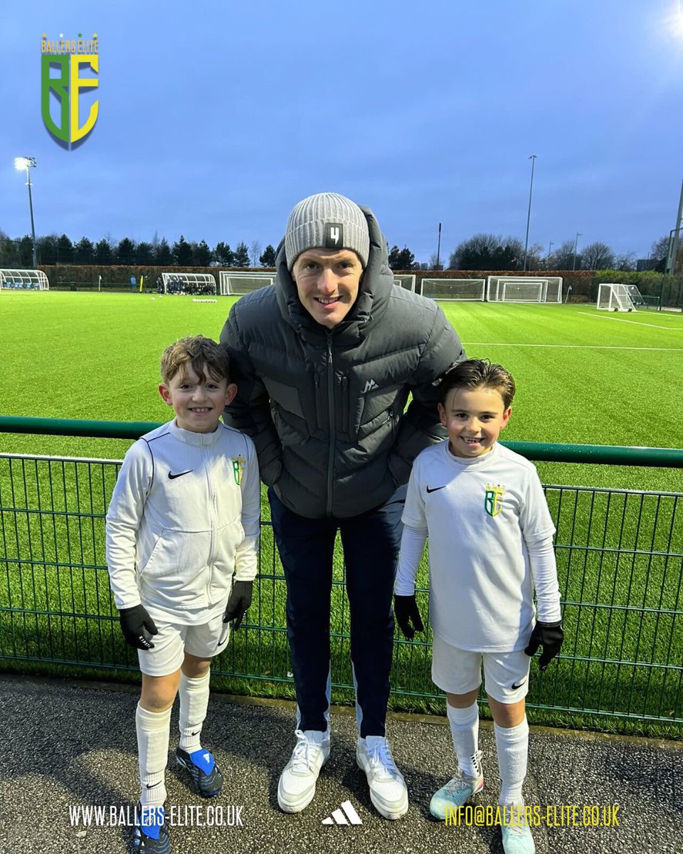 Special moment for some of the boys after yesterdays game, a photo with England international Jordan Pickford, who was watching on as Ballers Elite faced <a href="/ManCity/">Manchester City</a> ⚽️🔥