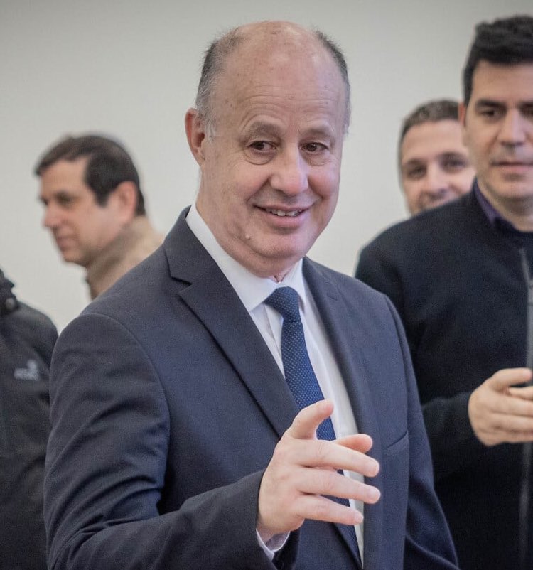 Jvnior's tweet image. 🚨 BREAKING:

Netanyahu’s lapdog just LEAKED all his plans.

Israel’s chief rat Tzachi Braverman was BANNED from traveling and arrested for EXPOSING Netanyahu as a liar. He just sat in court for 13 hours and EXPOSED everything you need to know.

Netanyahu's dirty secret?

He…