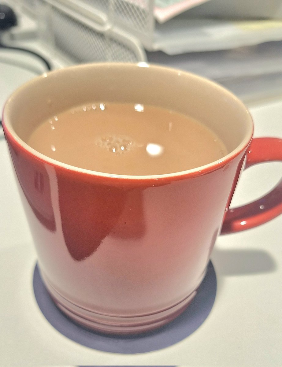 MissHotPot's tweet photo. Not a good start to the week. New mug, but same milky dishwater. #tooweak #yuck https://t.co/i2JRs6uh4u