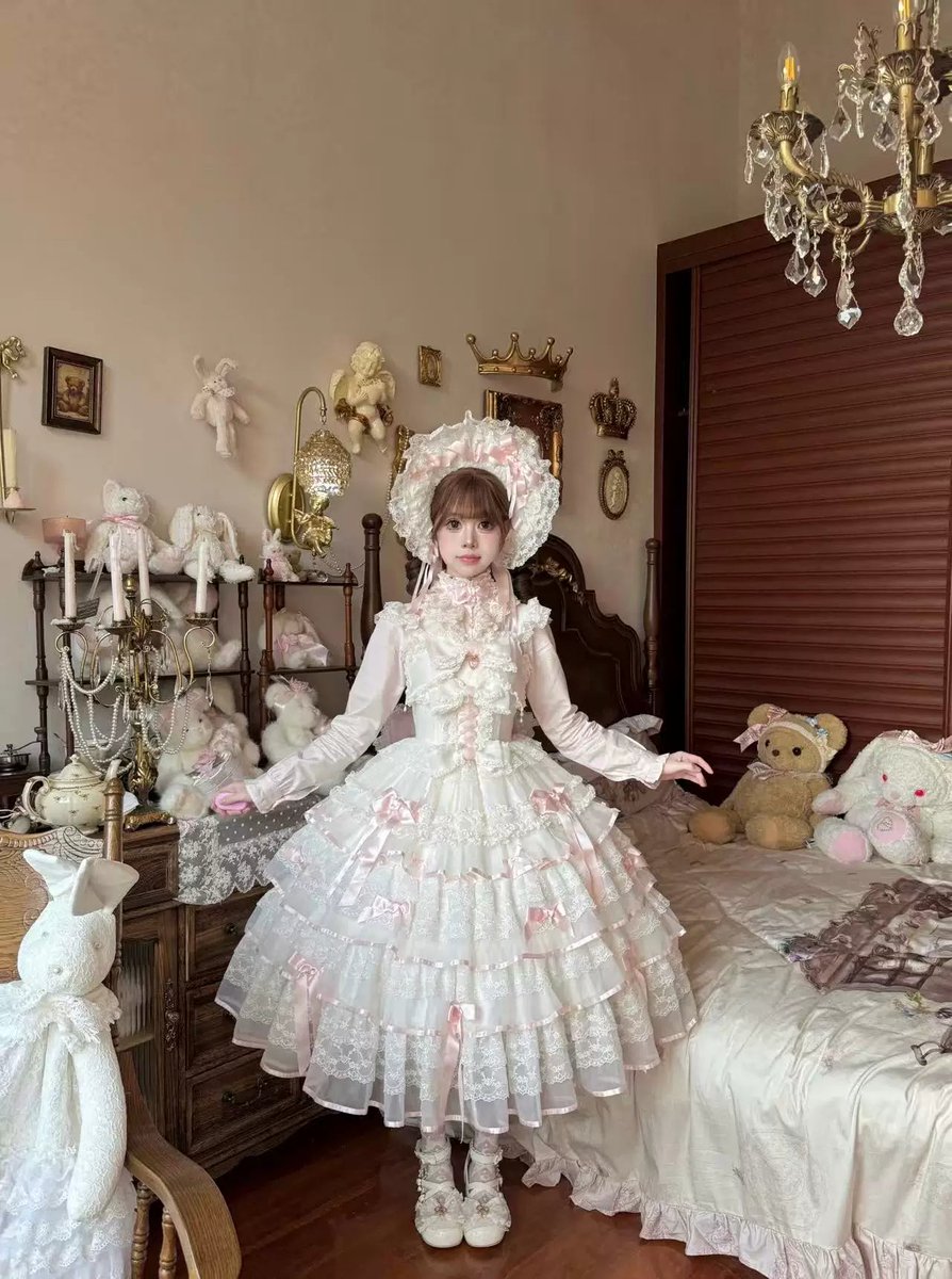 42lolita_'s tweet image. New🔥Wedding Sweet Lolita JSK Dress

📅Pre-order ends Feb 05, 2026

This JSK Dress is packed with bows and lace. Every little detail feels sweet, dreamy, and totally magical. 💗

Purchase link: 42lolita.com/products/weddi…

#sweetlolita #lolitadress #PrincessStyle #JSKOutfit