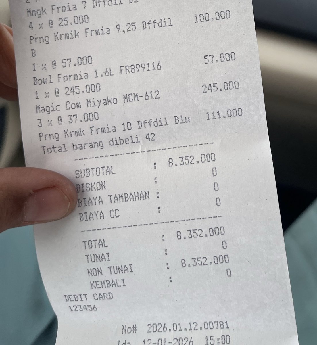 Mencoba hidup mandiri is fun, until...
Tbtb pusing kepala depan 😂
Padahal bukan yg mahal-mahal gituu, barang-barang standar ajaa.
Mudahkan rezeki kami yaa Allah.

Untung kasur sama lemari udah disubsidi uti 🥲