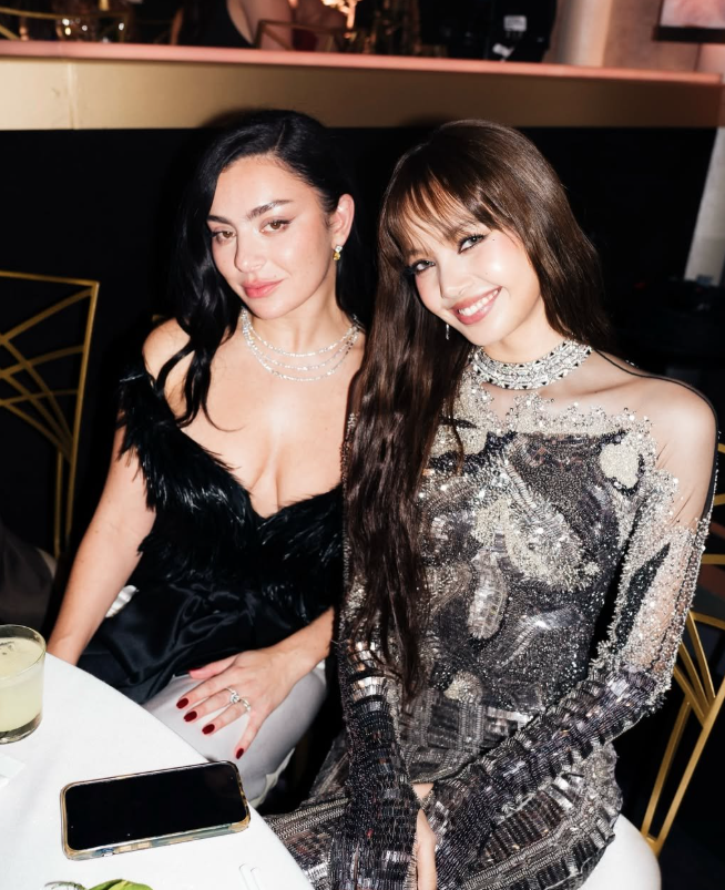 Lisa and Charli xcx together at the Golden Globes.