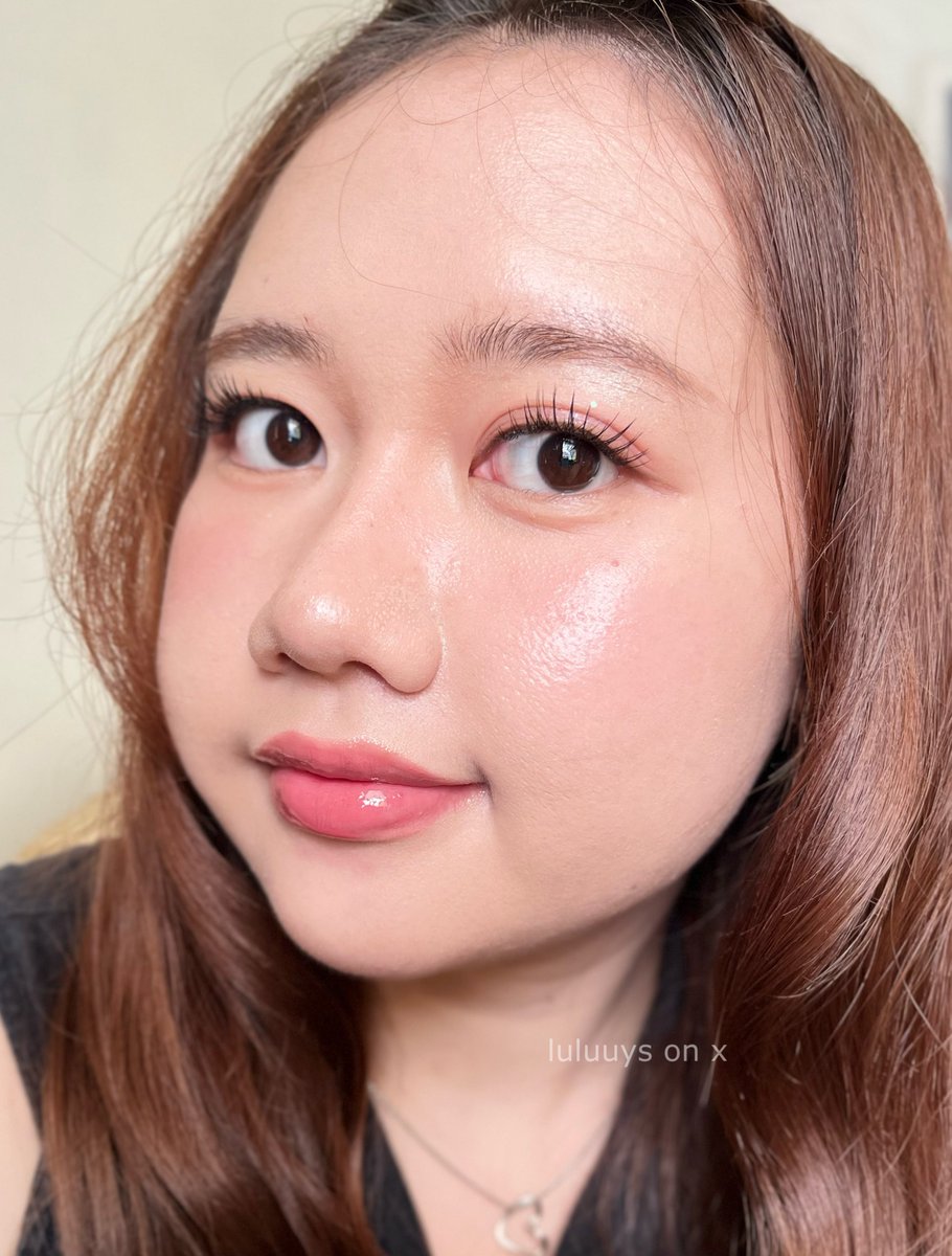 luluuys's tweet image. LOOK HOW MY SKIN LOOKS!!!
cuma pakai skintint, and this is THE REAL definition of skintint! 😻