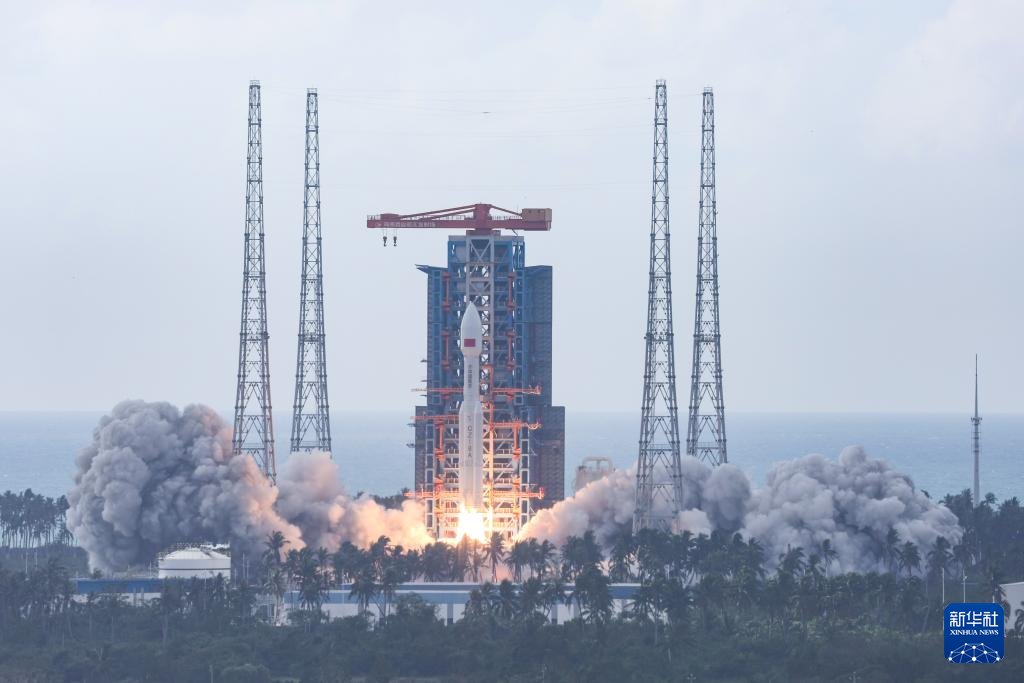【中國新增超20萬顆衛星申請】11日，國際電信聯盟（ITU）官網顯示，2025年12月25日到31日期間，中國正式向ITU提交新增20.3萬顆衛星的頻率與軌道資源申請，覆蓋14個衛星星座，包括中低軌衛星。據統計，這是中國迄今規模最大的一次國際頻軌集中申報行動。
