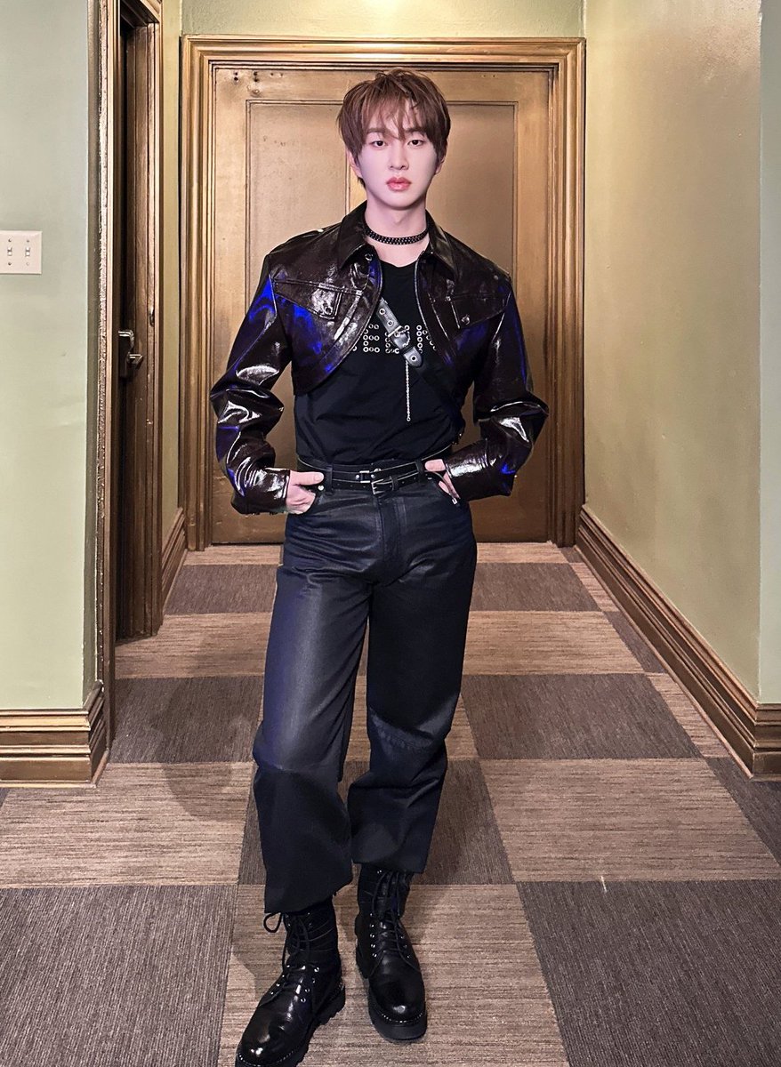 ephemeralgauze's tweet image. i just know that his stylist had the evilest smile on their face while putting this outfit together