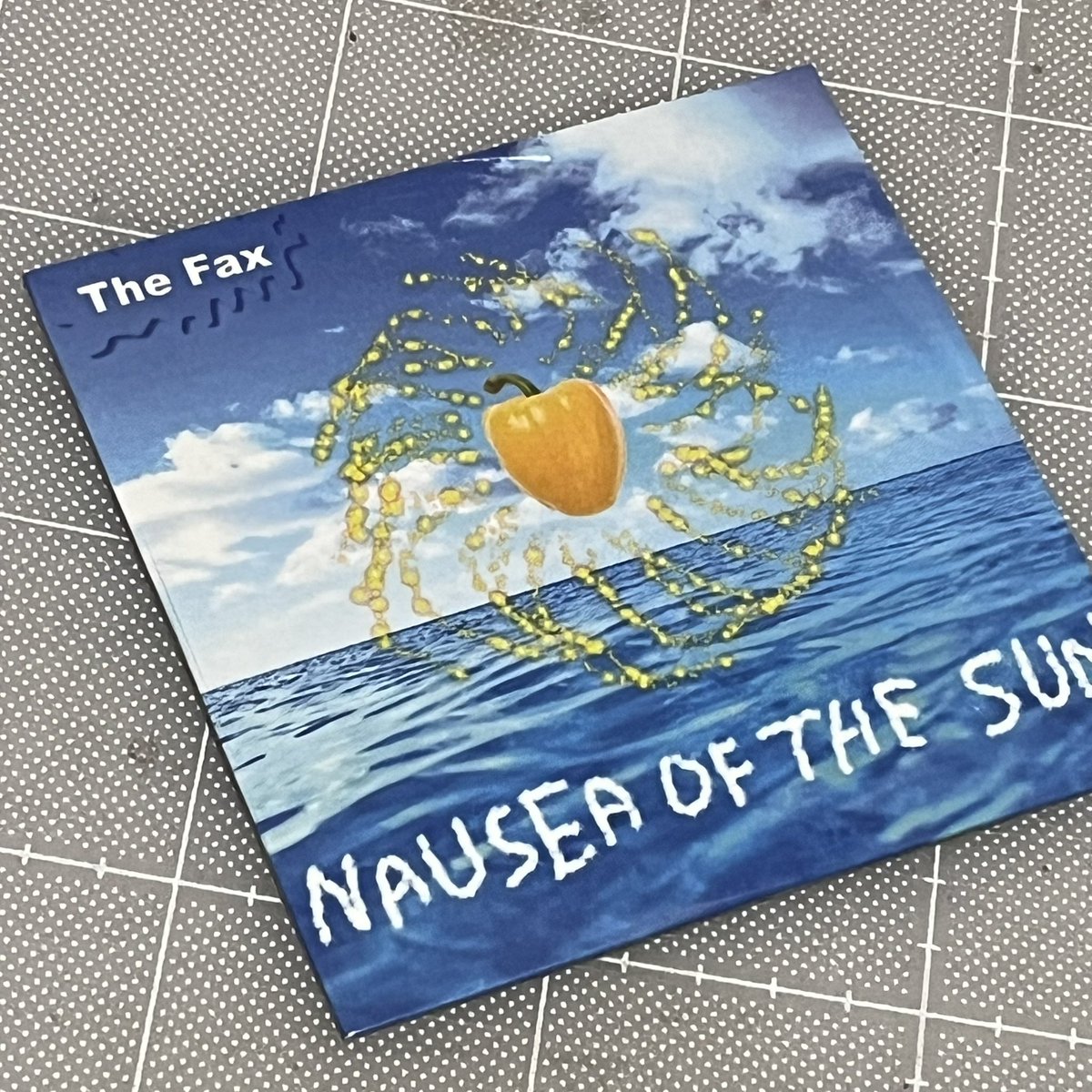 ekimae5thbld's tweet image. 昨日ゲットしたThe Faxの旧譜、甘酸っぱくて切ないな。米国音楽を何冊か持っていたことを思い出した。