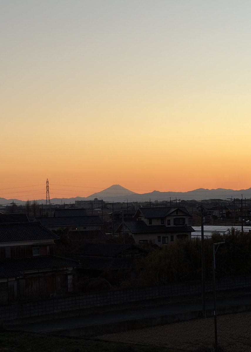 VirgoCluster's tweet photo. 浅草からスカイツリーラインに乗ったら、埼玉栃木群馬の3県境に辿り着いた。栃木群馬からも富士山とスカイツリー（？）が見えるんだね。 https://t.co/FGnjFWLcwg