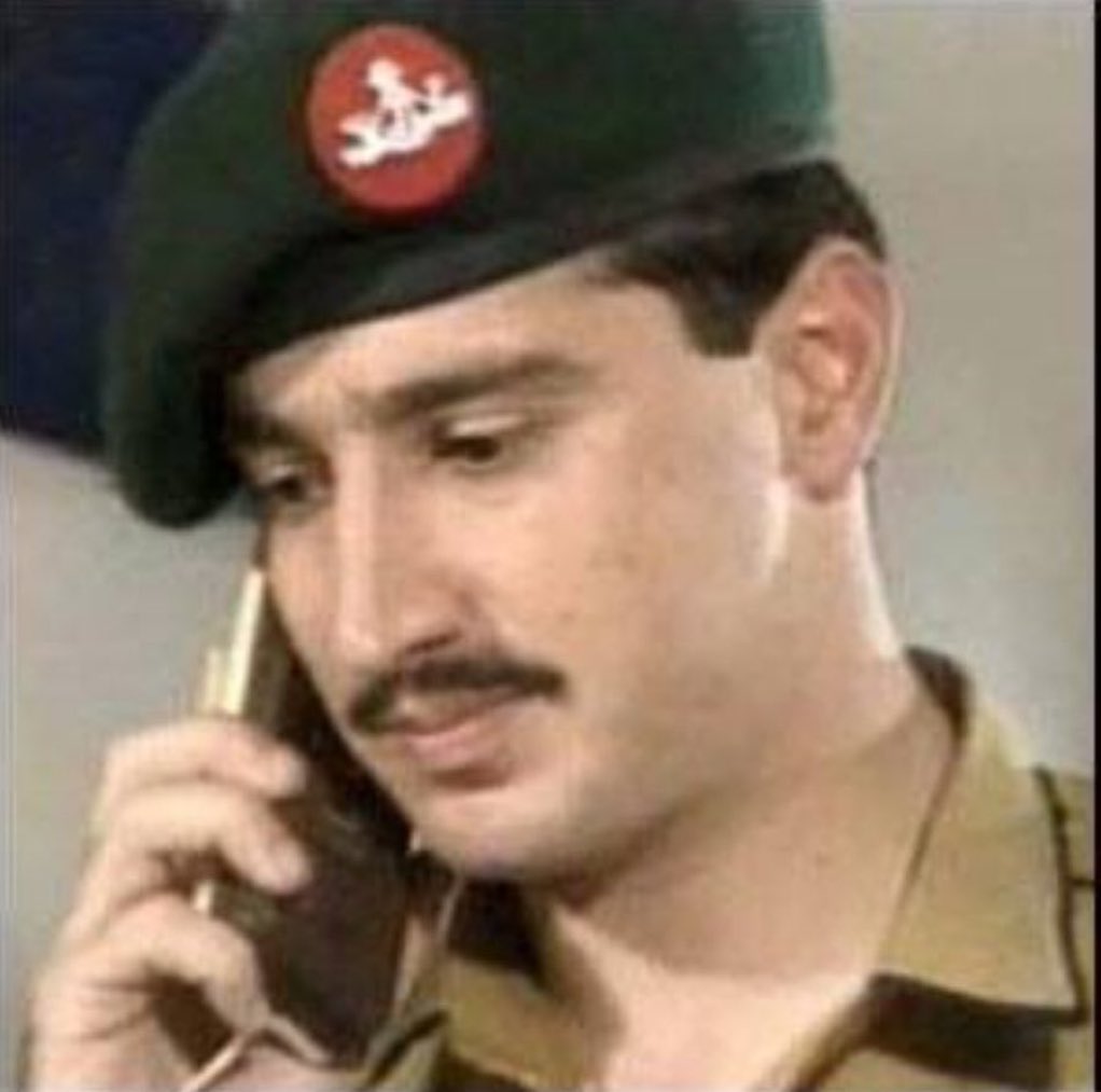 سر اس کی مقبولیت تو پہلے سے بھی بڑھ چکی ہے بہتر ہے پیچھے ہٹ جاؤ اور معافی مانگ لو اڈیالہ جا کر