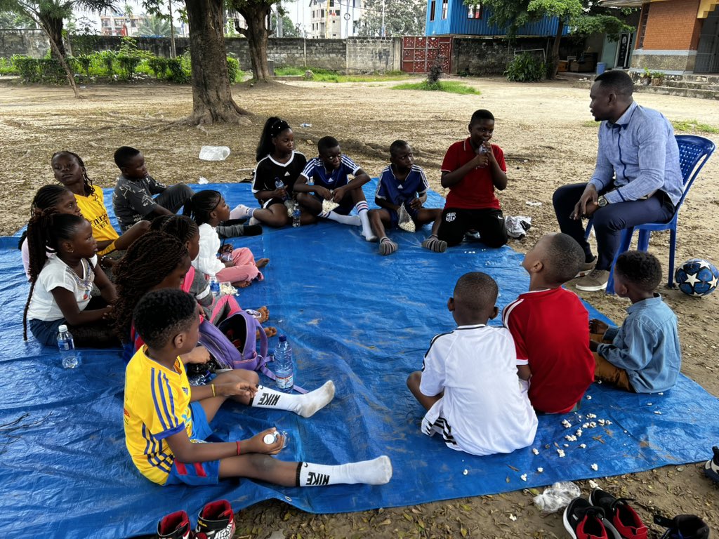 afiamama's tweet image. 🧠 Pour tous :
✅ Échanges et cercles de parole 🗣️ pour développer esprit critique et engagement civique.  
✅ Valorisation des talents 🏅 (karaté, leadership) : Senseï Live Kwamba Tshimgej, ceinture noire de 14 ans, a entraîné les deux groupes.
4/7
@annytenga @HideOGAWA_AmbJP