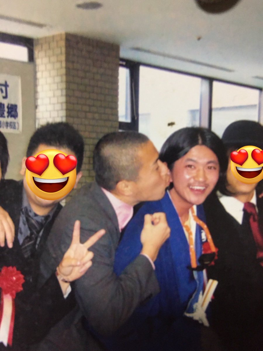 二十歳のときはほっぺにチューだったんだ！！今は眼球にチュー！成長