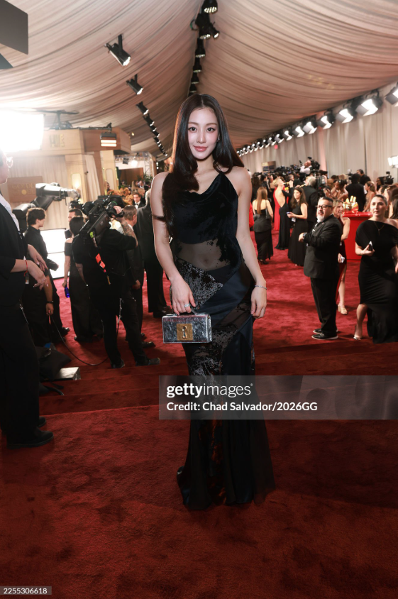 AboutMusicYT's tweet image. TWICE's Jihyo attending the Golden Globes earlier.