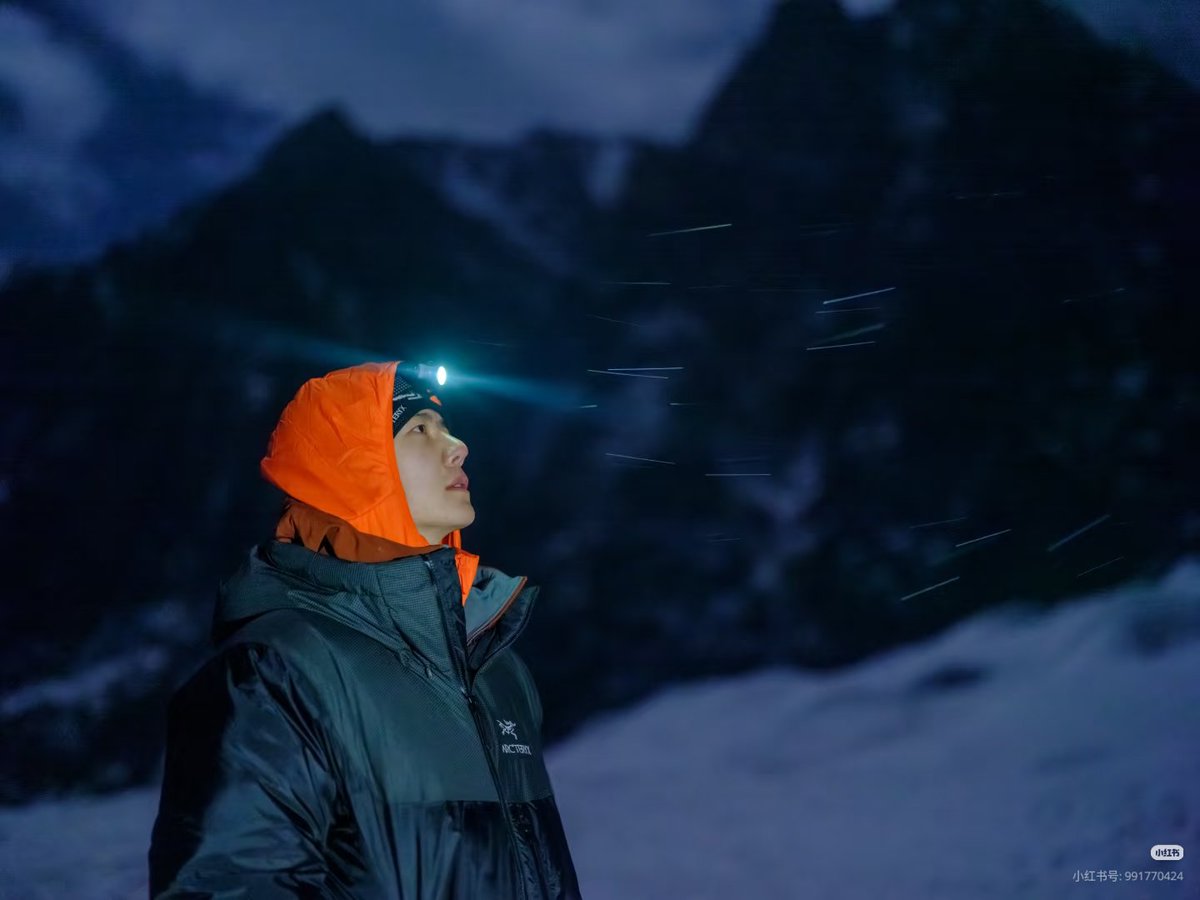 minigirlz_'s tweet image. คุณ roker ช่างภาพที่ไปธารน้ำแข็งด้วยกันมาลงรูปใน xhs จ้า
#WangYibo #หวังอี้ป๋อ