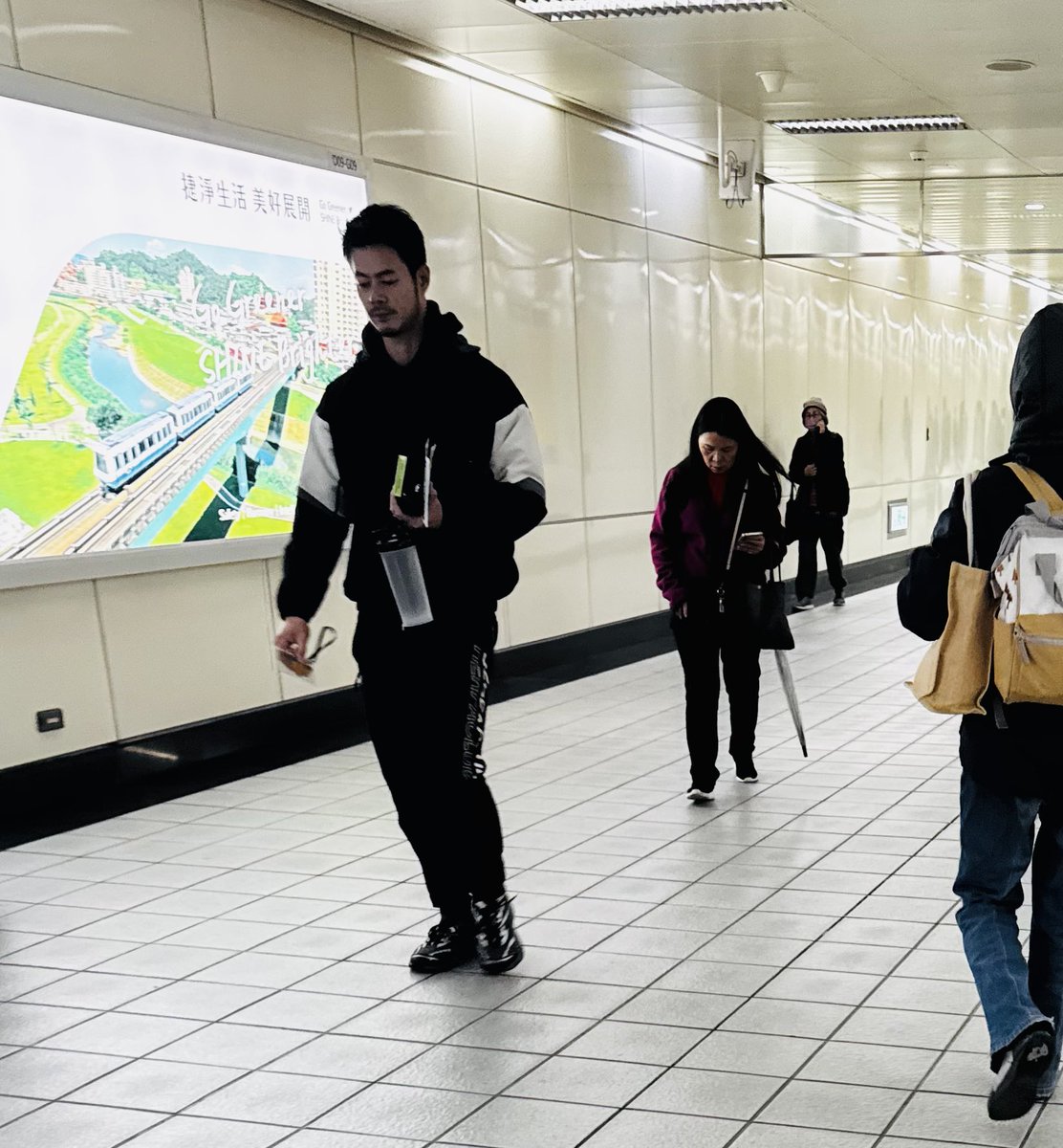 捷運站上看到蕭郁軒