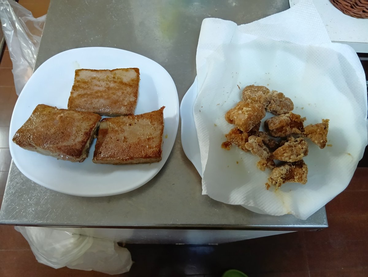kumatanomori's tweet photo. こんばんは〜 ☆彡
昨日からえげつなくら寒いですね😱

大まぐろ🐟️
あれがこうしてこうなりました😆
まだまだ残ってます☺️

美味しく頂いています　🦉 https://t.co/39Uik3efrz