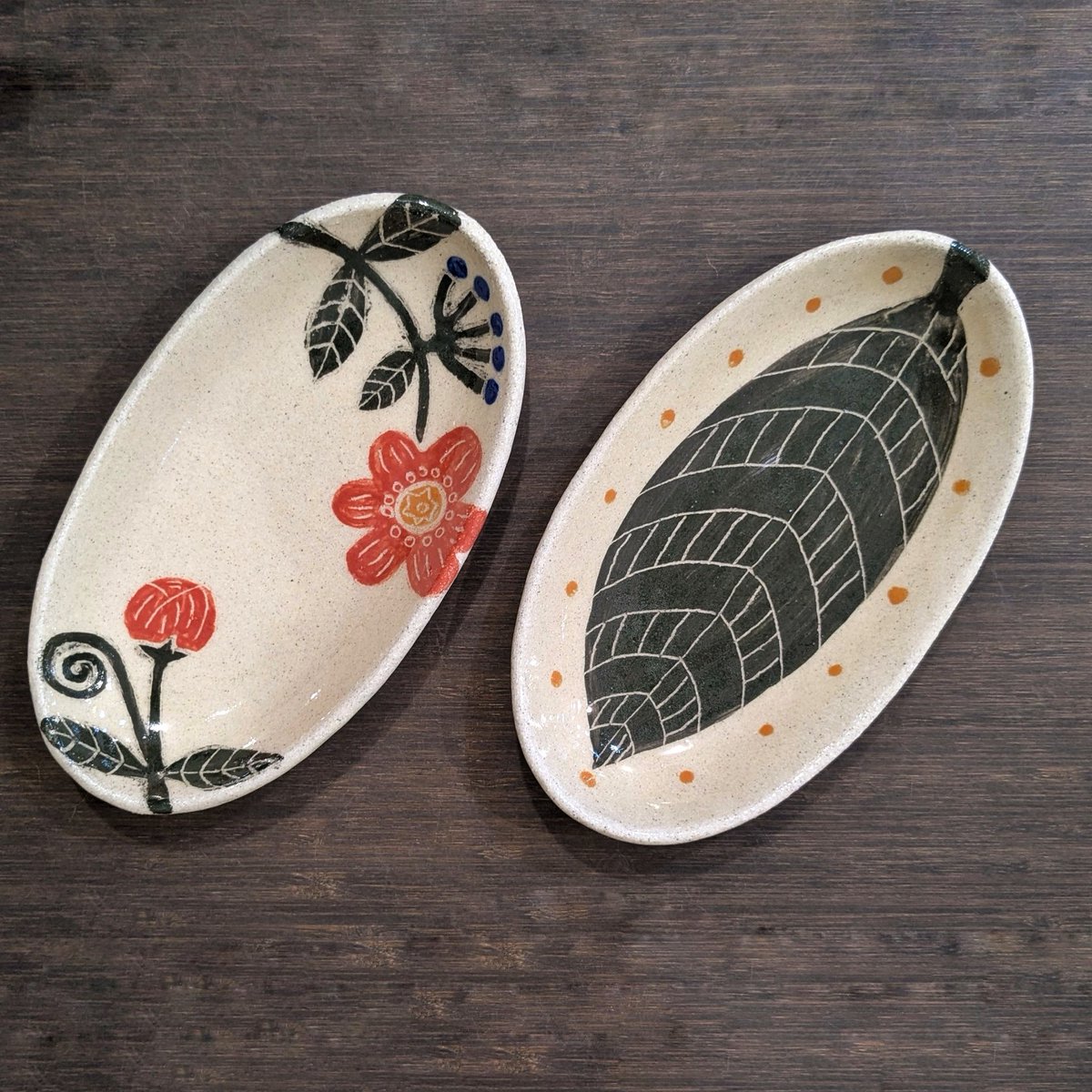 鏡開きも過ぎるとお正月気分も終わりだね。昨夜母に会いに行ったら黒糖で作ったお汁粉の中に鏡餅が入っていて、あー、鏡開きねってなった。たまにおしるこを食べると美味しいね。
ウレヒめぐみさんの楕円皿が入荷♪詳細はブログで♪

mabysoshite.hatenablog.com/entry/2026/01/…