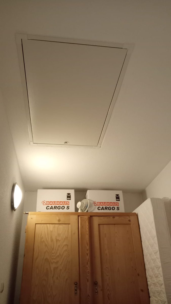 Eine Fakro Scherentreppe eingebaut.
#liebingholzarbeiten #renovierung #sanierung #fakro