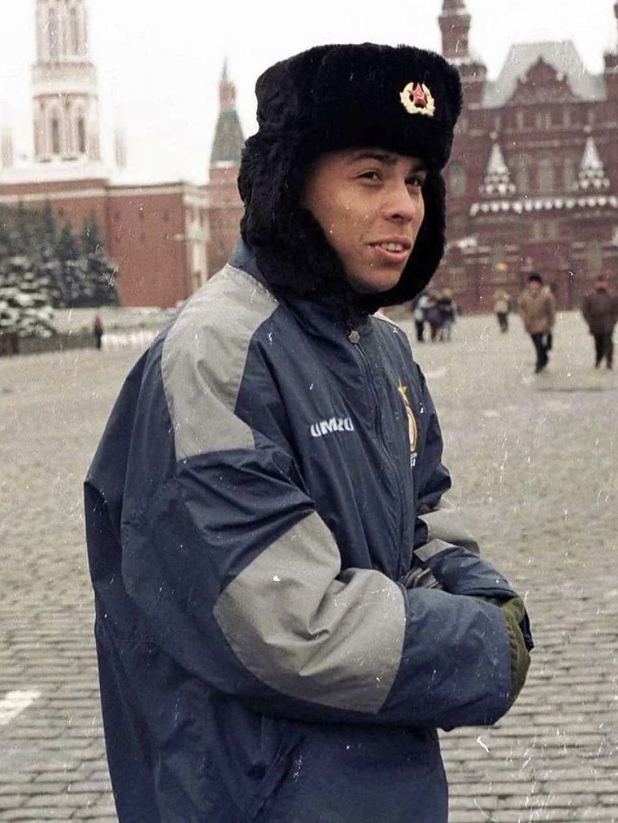 aleksbrz11's tweet image. Legendary Brazilian footballer Ronaldo Nazario is in Moscow 1998