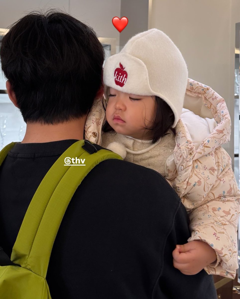 ttaehours's tweet image. Okay so are we not gonna talk about how roundie taetae is looking here😭