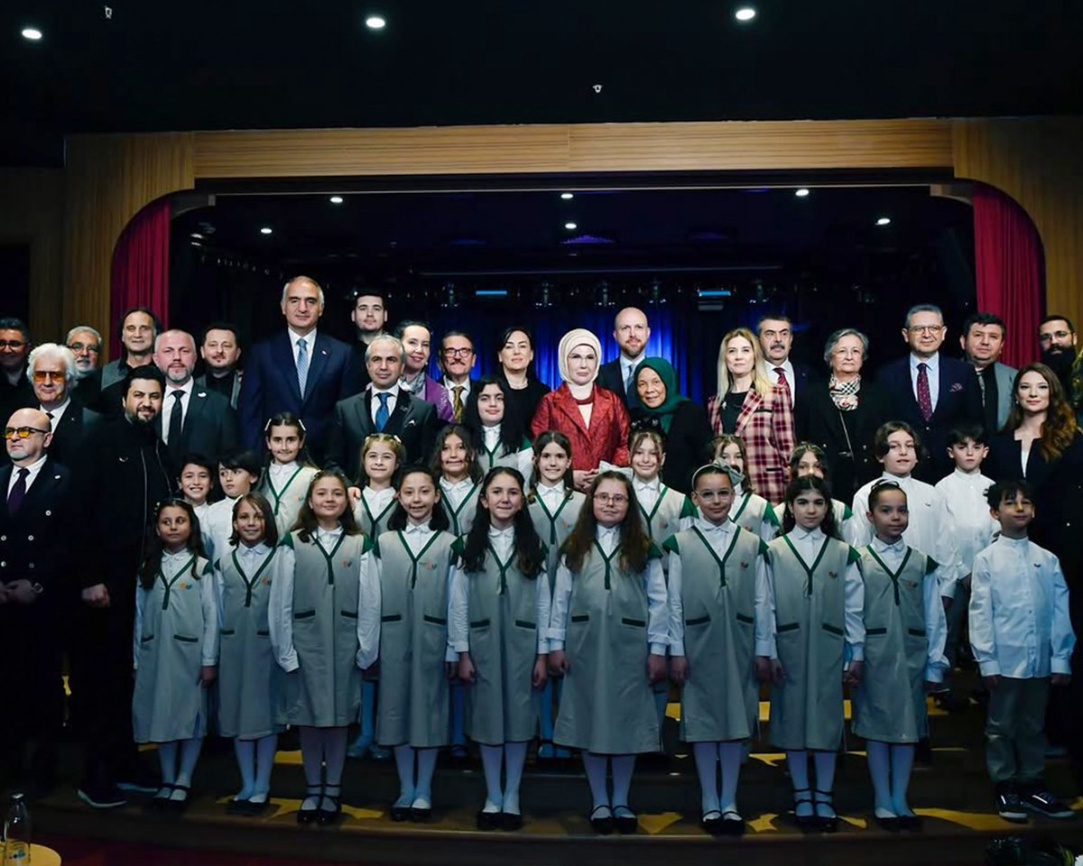togemder's tweet image. Onursal Başkanımız Sayın Emine Erdoğan Hanımefendi, Dünya Etnospor Konfederasyonu Başkanı N. Bilal Erdoğan ve Yönetim Kurulu Başkanımız Av. M. Belma Sekmen Palet Müzik Okulu’nu ziyaret etti. 

Asırların birikimi ve geleneği olan Türk müziğini gelecek nesillere aktaran Palet Müzik…
