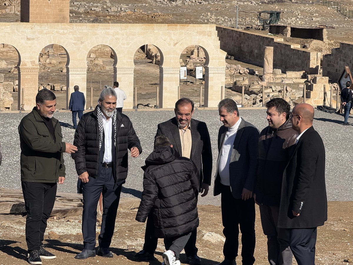 selmanarisut's tweet photo. TİMBİR heyetini Şanlıurfa’da ağırlamaktan büyük memnuniyet duyduk. 

Babamın TİMBİR Bölge Başkanı olduğu bu yapının temsilcilik yetki belgesi dağıtım programında başta İl Temsilcimiz Erkan Göncü olmak üzere tüm ilçe temsilcilerimizi tebrik ediyorum. 

Şanlıurfa olarak böyle bir programa ev sahipliği yapmaktan gururluyuz.
@TimbirTR @MustafaArst