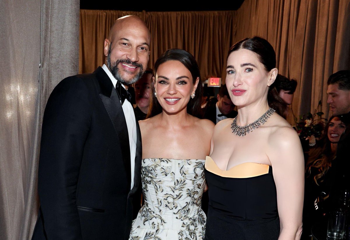 MilaUpdate's tweet photo. Kathryn Hahn, Keegan-Michael Key, and Mila Kunis at the #GoldenGlobes https://t.co/GpwWOY0vtw