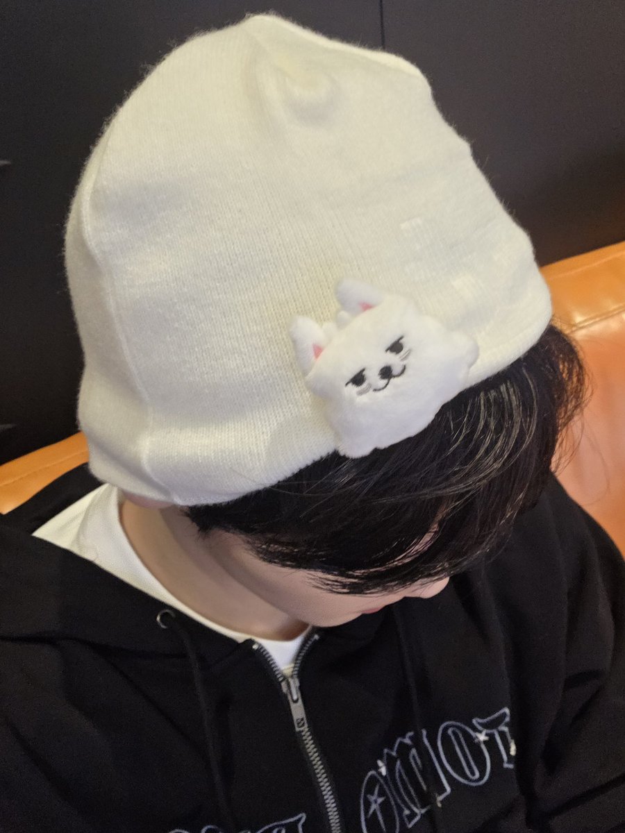 [260112] weverse dm 🐰💬

🐰 arrived in korea
🐰 it’s still cold, huh?