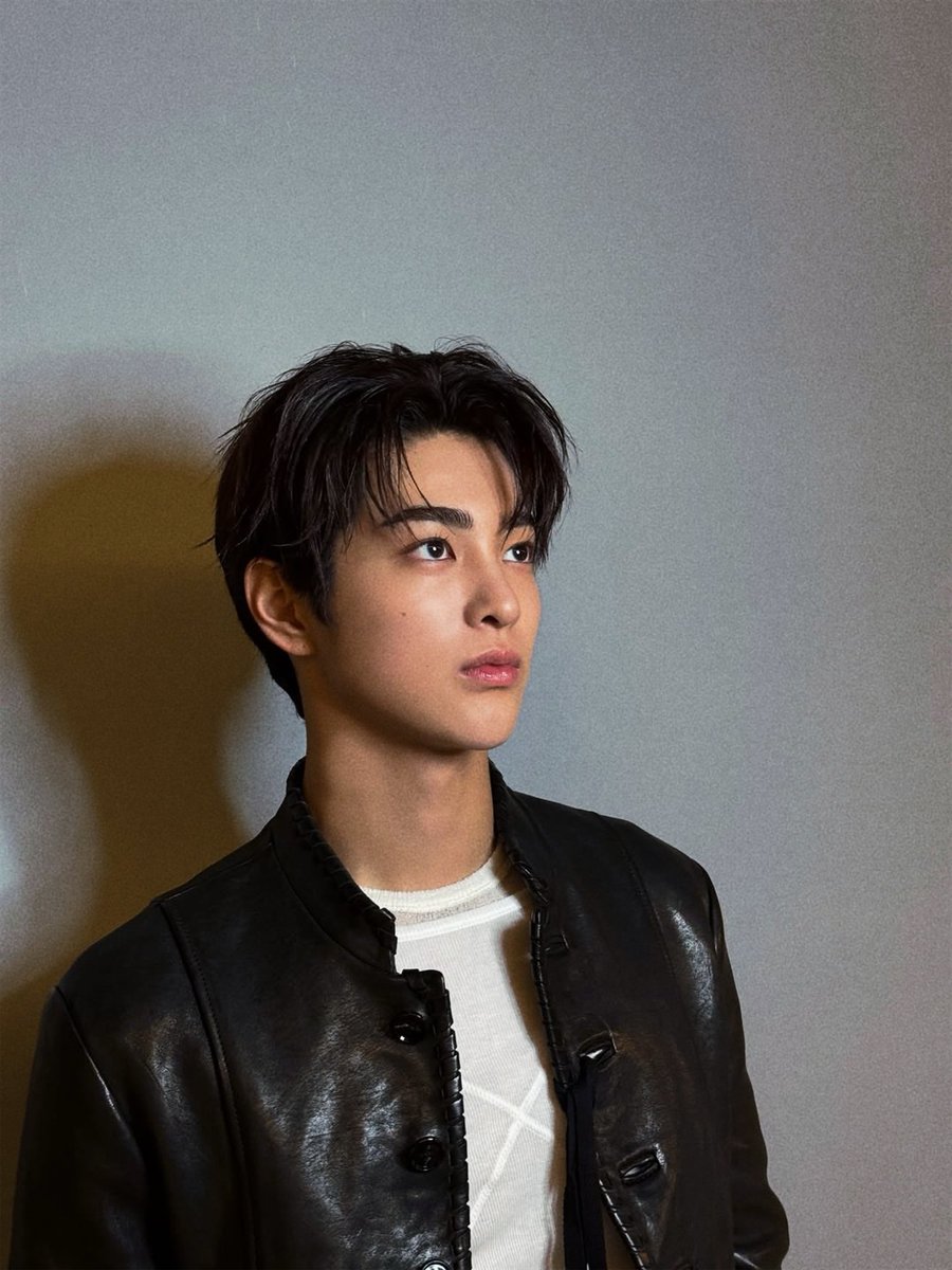 fileskeonho's tweet image. #keonho 2 side of him