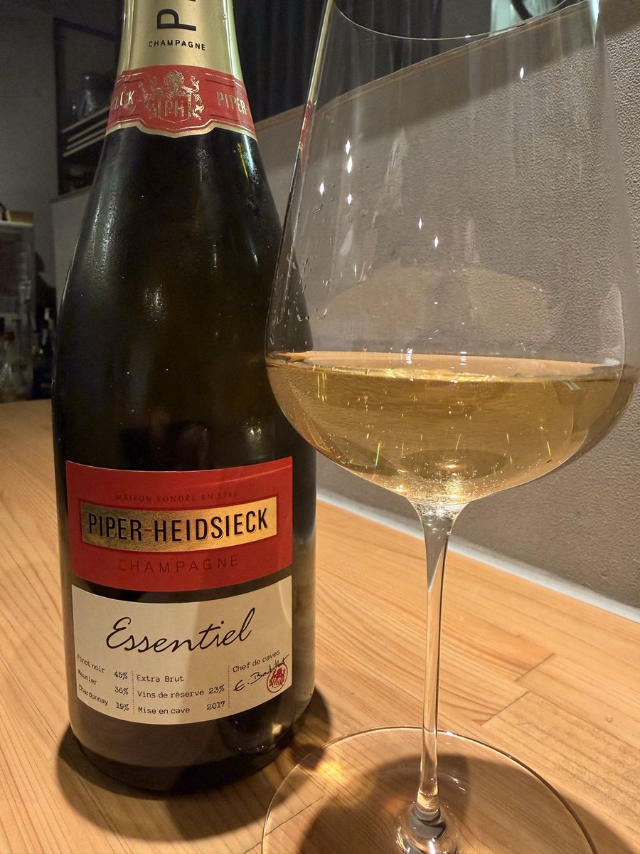 ぐっさんのお店であか牛バーガー！🐂🥂
ごちそうさまでした〜！！！😋
<a href="/526g3/">ぐっさん</a> <a href="/BistroOcci/">Burger & Bistro Occi五反田 （オクシ）</a>