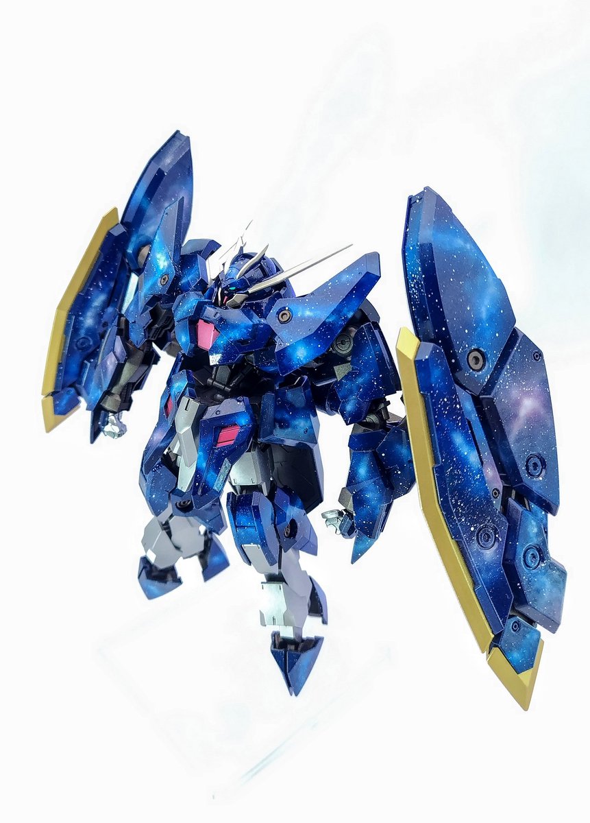 銀河塗りのHGガンダムザガン、完成しました！🌠

以前より焦らなくなったせいか、程よい銀河を描けたかと思ってます😅

ポーズは海老川氏のイラストを参考にさせていただきました🙇
#ガンプラ
#鉄血10周年