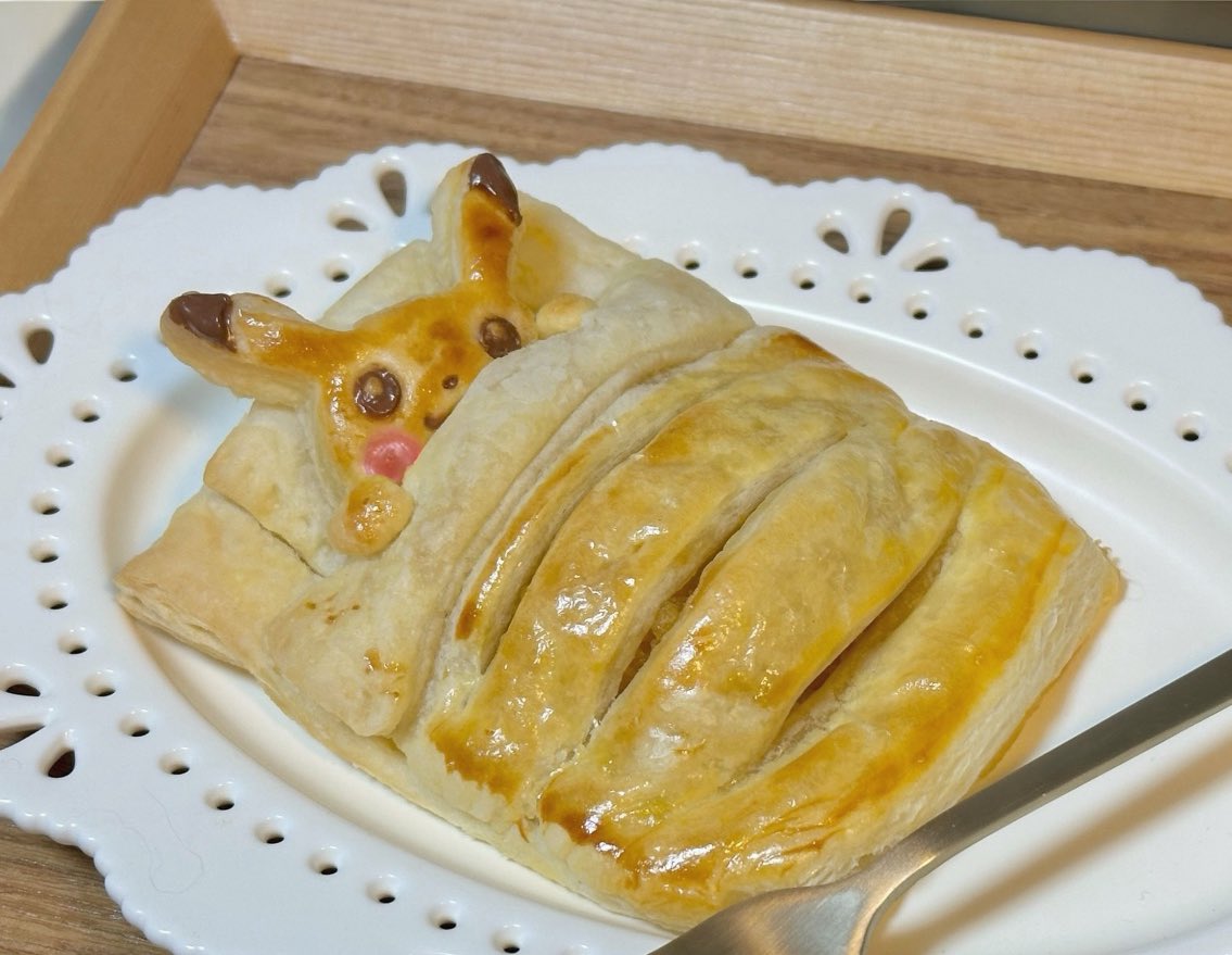 ピカチュウは いっしょに 寝たそうだ！

(いただいた みついりりんごで アップルパイを焼きました🍎)
