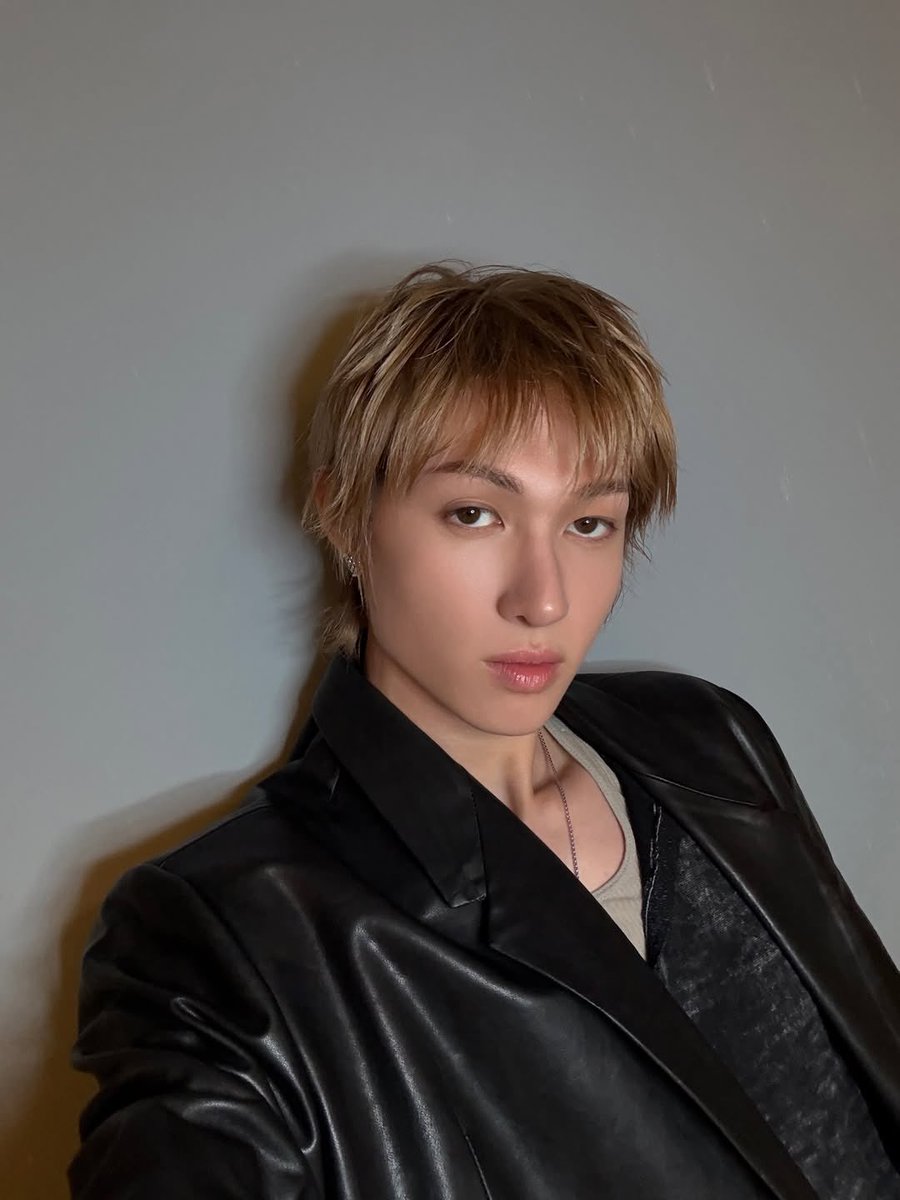 cortis_crave's tweet image. [260112] MARTIN Instagram Update 📸

golden disc awards 🖤

#마틴 #MARTIN