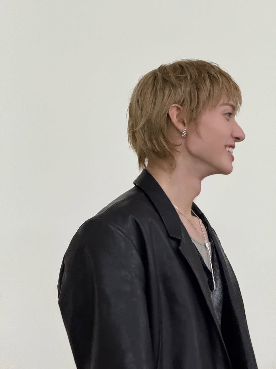 cortis_crave's tweet image. [260112] MARTIN Instagram Update 📸

golden disc awards 🖤

#마틴 #MARTIN