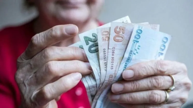 tivi6medya's tweet photo. En düşük emekli aylığının 20 bin TL'ye yükseltilmesi teklifi 15 Ocak Perşembe günü TBMM Plan ve Bütçe Komisyonu'nda görüşülecek...
#emekli #20bin #tbmm #komisyon #haber #gündem https://t.co/xLE9hKzuvu