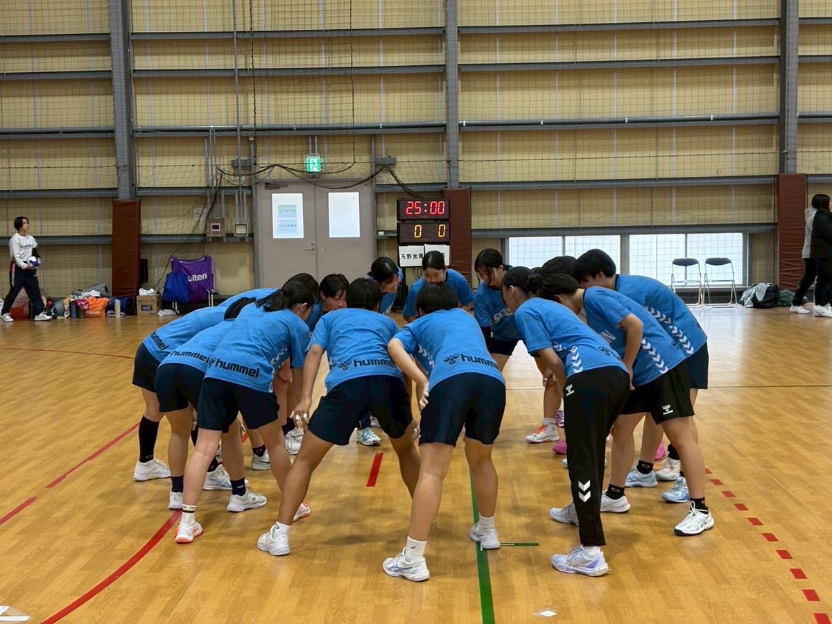 【#IPU杯ハンドボール選手権大会】

1月10日〜1月12日の3日間でIPU杯ハンドボール選手権大会が行われました！

試合結果はこちらです！⬇️

優勝🥇
#宣真高校

準優勝🥈
#神戸星城高校

3位🥉
#玉野光南高校

どの試合も白熱した試合でした💫
ご参加頂いた高校生の皆さん、ありがとうございました！