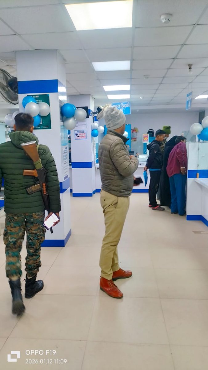 नालंदा जिला के बिहारशरीफ़ अनुमंडल के अंतर्गत प्रतिदिन बैंकिंग प्रतिष्ठानों में सुरक्षा-व्यवस्था को सुनिश्चित करने हेतु बैंकों की सुरक्षा जांच की जा रही है।