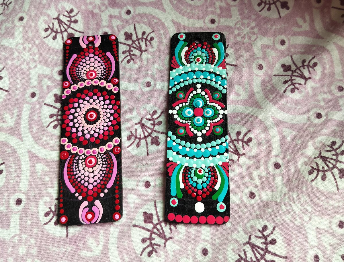 peachdawn21's tweet image. Almost after a week's health break , made these cuties 😍🤩😍 
It feels so calming and relaxing working again ❤️❤️❤️❤️
My therapy 
My happy time ✨✨✨✨

Bookmarks customised on order ....

DM to place order or enquire 

#ArtistOnTwitter 
#handmade
#loveforart