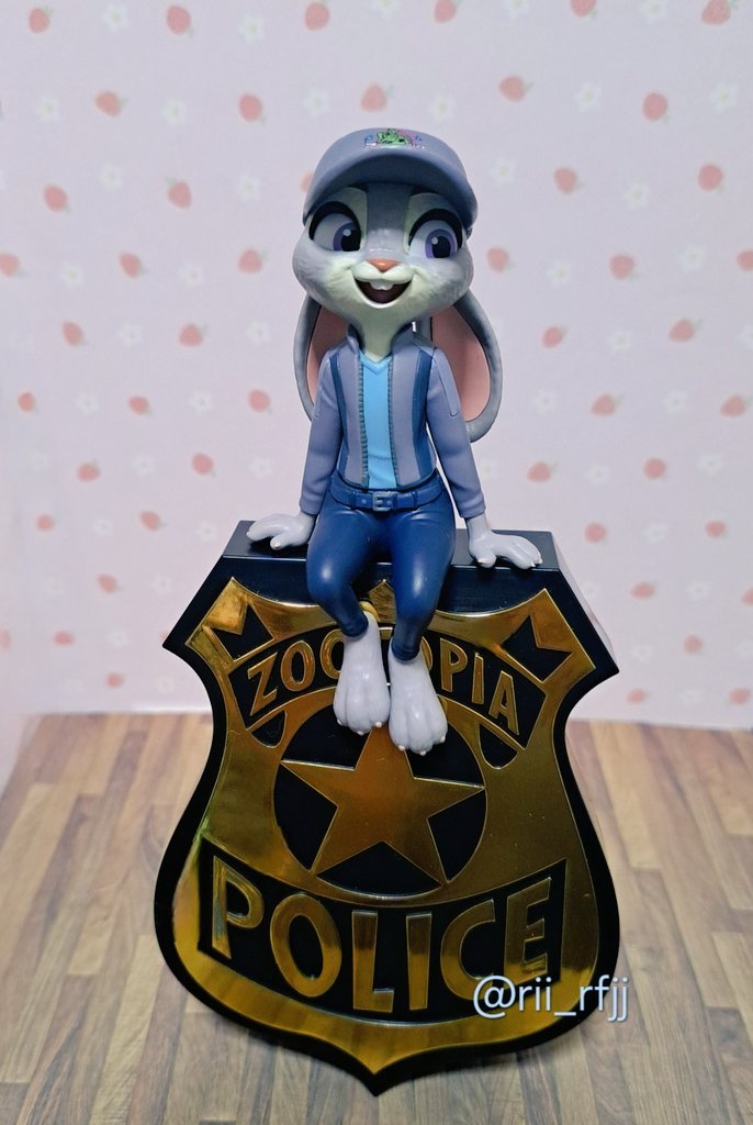 絶対欲しいと思っていたプライズのニクジュディのフィギュアをゲット。
(あと勢いで挑戦したジュディのミニサイズフィギュアも。)
とりあえずジュディを開封したけど、服のシワや爪等、作りが細かくてクオリティ高い!!そして本当にとても可愛い!!